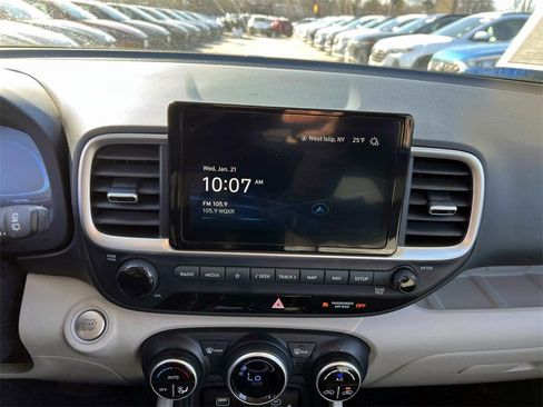Certified 2023 Hyundai Venue Limited image 17