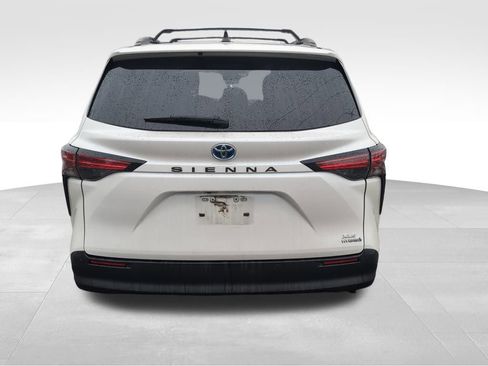 Used 2021 Toyota Sienna XLE image 7