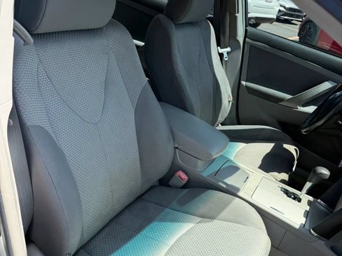 Used 2010 Toyota Camry LE FWD image 13