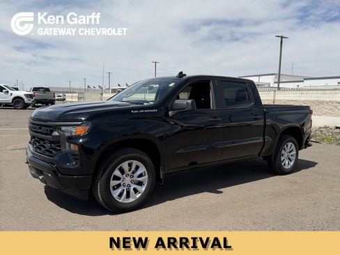 Used 2025 Chevrolet Silverado 1500 Custom image 1
