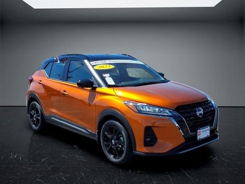 Used 2023 Nissan Kicks SR w/ SR Premium Package FWD image 1
