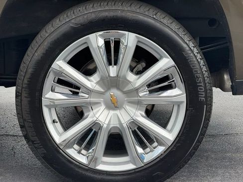 Used 2023 Chevrolet Silverado 1500 High Country w/ High Country Premium Package AWD/4WD image 12