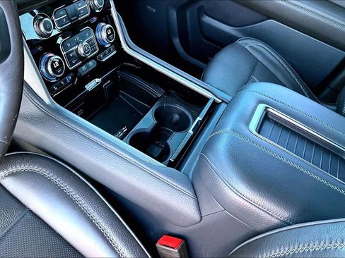 Used 2021 GMC Yukon Denali w/ Denali Premium Package AWD/4WD image 17
