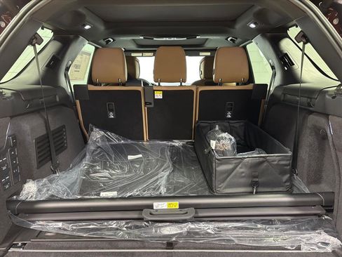 New 2026 Land Rover Discovery Limited Edition image 40