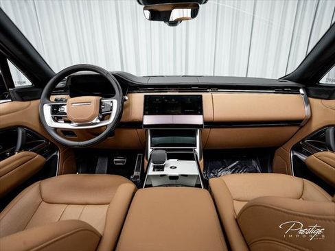 Used 2025 Land Rover Range Rover Long Wheelbase SE AWD/4WD image 32