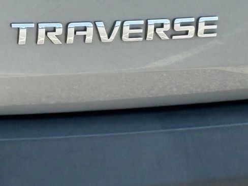 Used 2023 Chevrolet Traverse LT FWD image 9