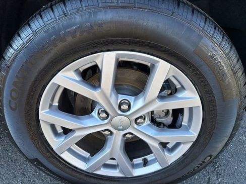 Used 2022 Jeep Grand Cherokee Limited w/ Luxury Tech Group II image 9