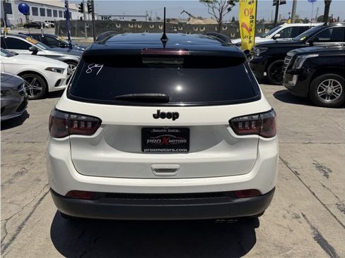 Used 2019 Jeep Compass Latitude FWD image 14