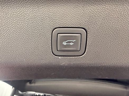 Certified 2025 Chevrolet Suburban Z71 AWD/4WD image 14