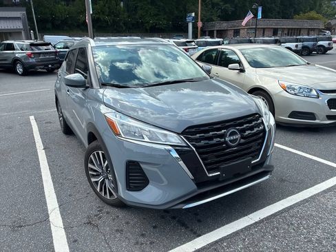 Used 2023 Nissan Kicks SV FWD image 2
