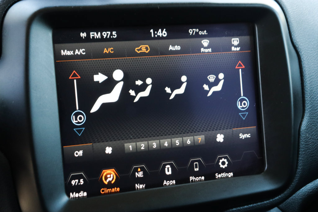 Used 2023 Jeep Renegade Trailhawk AWD/4WD image 23