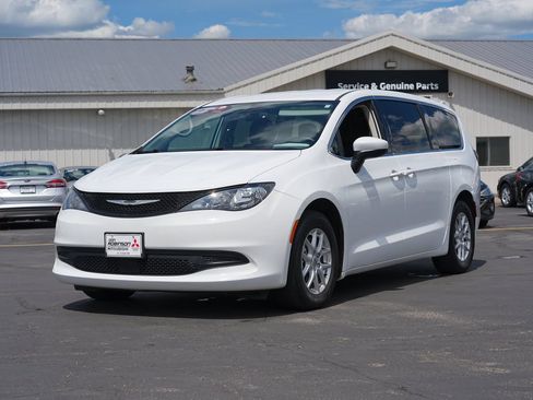 Used 2021 Chrysler Voyager LX FWD image 7