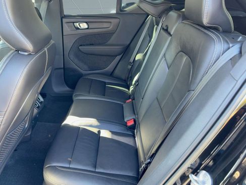 Certified 2022 Volvo XC40 T5 Momentum image 15