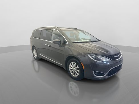 Used 2019 Chrysler Pacifica Touring-L FWD image 7