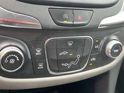 Used 2022 Chevrolet Equinox LS image 15