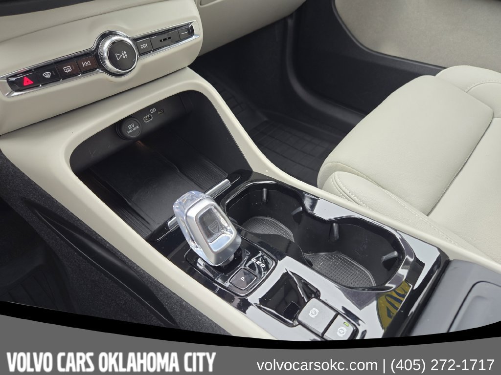 Certified 2024 Volvo XC40 B5 Plus w/ Protection Package Premier AWD/4WD image 20