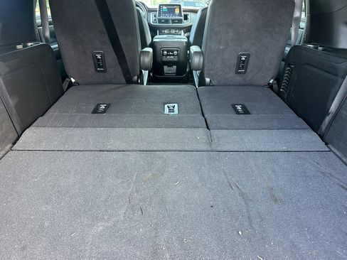 Used 2024 Chevrolet Suburban Premier AWD/4WD image 17