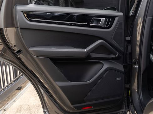 Certified 2019 Porsche Cayenne image 30