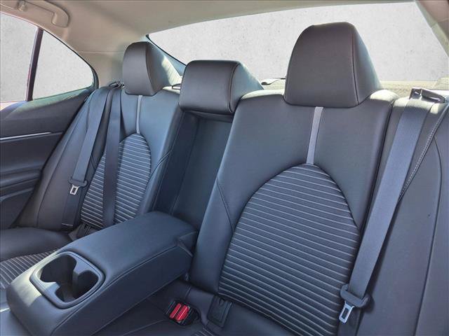 Used 2018 Toyota Camry SE FWD image 17