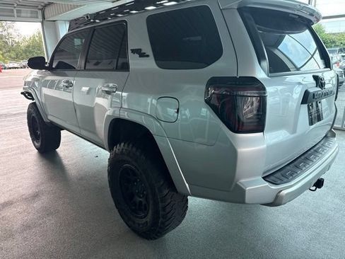 Used 2017 Toyota 4Runner TRD Off-Road Premium AWD/4WD image 10