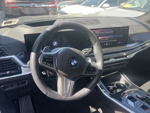 Used 2026 BMW X7 xDrive40i w/ M Sport Package AWD/4WD image 7