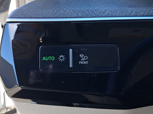 Used 2024 Audi Q8 e-tron Premium Plus w/ Premium Plus Package image 29