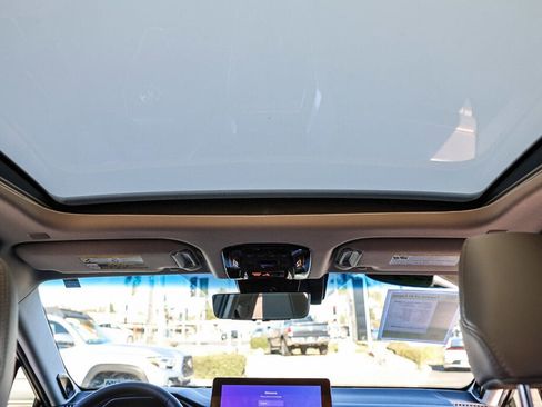 Used 2024 Toyota Venza Limited image 7