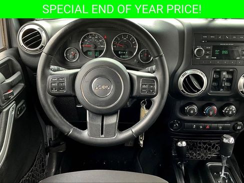 Used 2016 Jeep Wrangler Unlimited Rubicon w/ Connectivity Group image 8