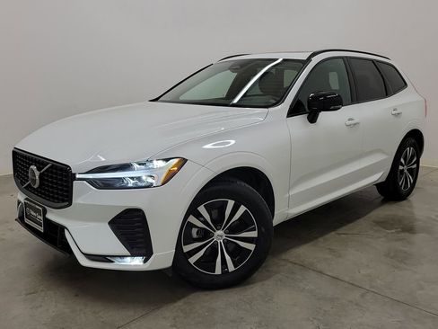 Used 2025 Volvo XC60 B5 Core image 34