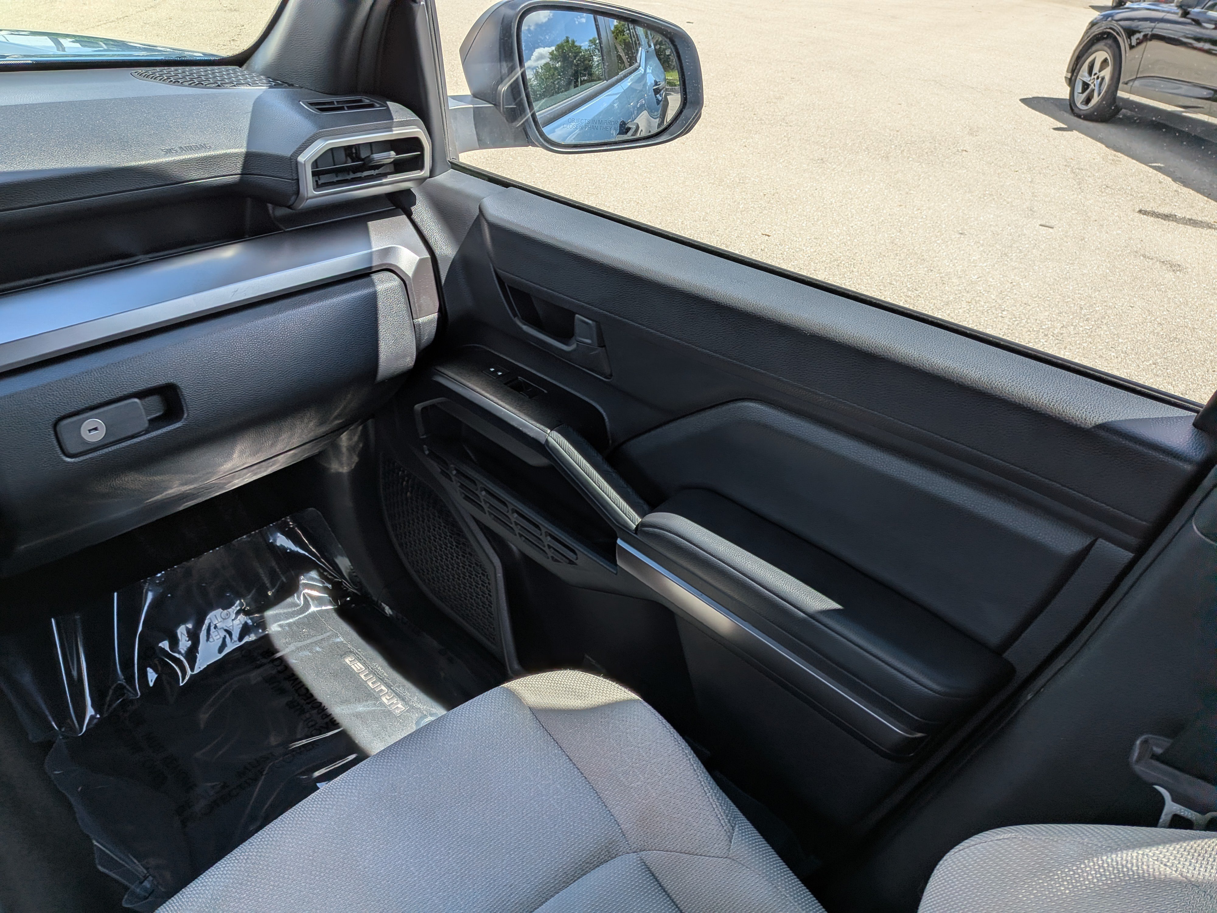 Used 2025 Toyota 4Runner SR5 AWD/4WD image 18