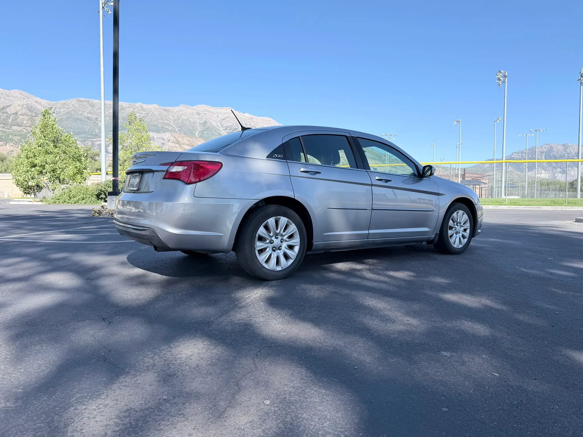 Used 2013 Chrysler 200 LX FWD image 4