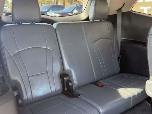 Used 2020 Buick Enclave Essence image 18