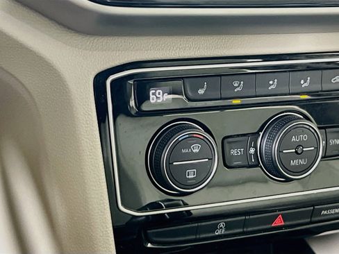 Used 2023 Volkswagen Atlas SE image 19