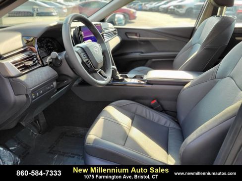 Used 2025 Toyota Camry XLE image 18