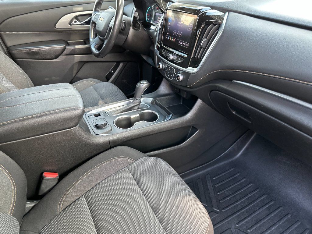 Used 2020 Chevrolet Traverse LT FWD image 16