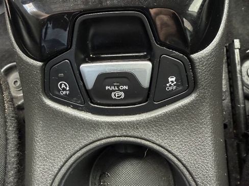 Used 2018 Jeep Compass Limited w/ Navigation Group AWD/4WD image 24