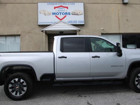 Used 2021 Chevrolet Silverado 2500 Custom w/ Custom Value Package AWD/4WD image 4