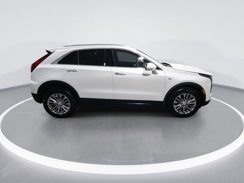 Used 2024 Cadillac XT4 Premium Luxury image 9