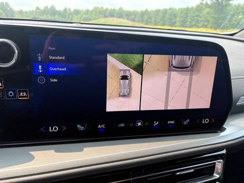 Used 2024 Chevrolet Traverse LT w/ LPO, Floor Liner Package FWD image 22