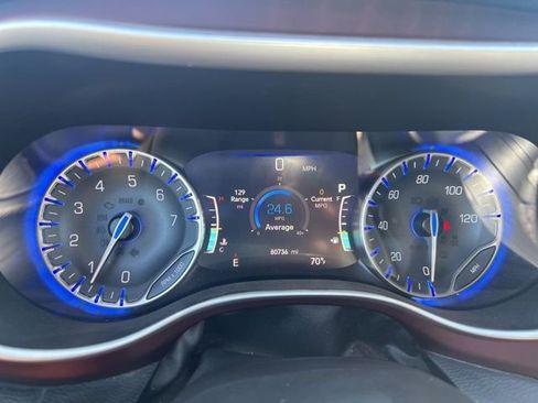 Used 2020 Chrysler Pacifica Touring-L FWD image 5
