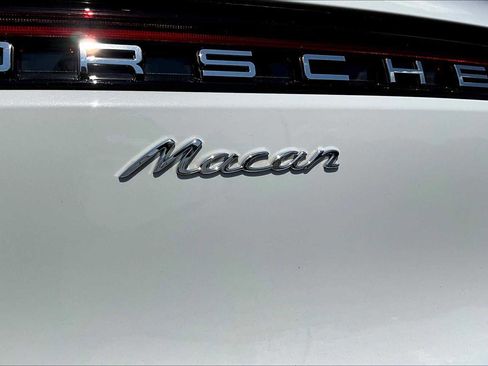 Used 2025 Porsche Macan image 59