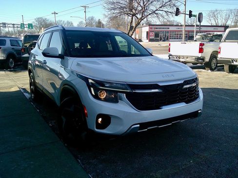 Used 2024 Kia Seltos EX image 4
