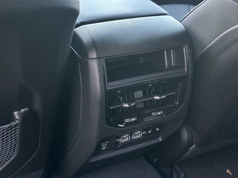 New 2025 Jeep Grand Cherokee Limited w/ Black Appearance Package image 22