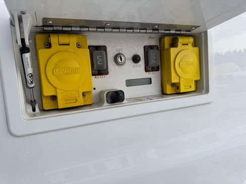 Used 2015 Chevrolet Express 2500 RWD image 13