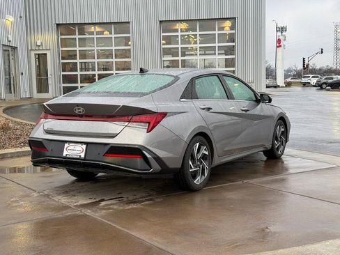 Used 2024 Hyundai Elantra Limited image 5