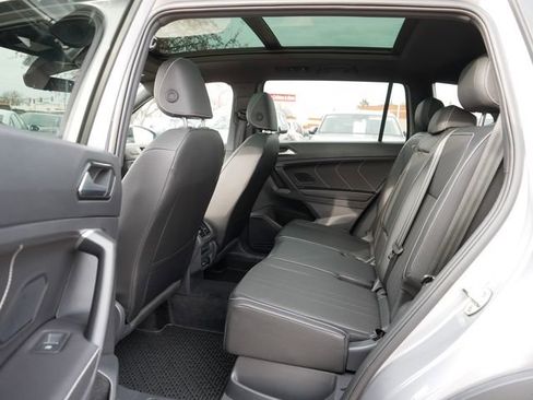 Certified 2024 Volkswagen Tiguan SE R-Line image 17