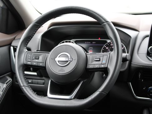 Used 2023 Nissan Rogue SL AWD/4WD image 24