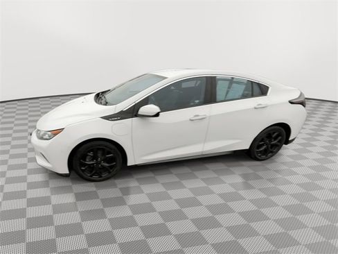Certified 2017 Chevrolet Volt Premier w/ Driver Confidence II Package image 5