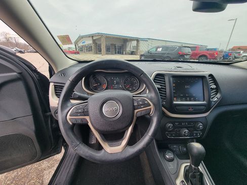 Used 2015 Jeep Cherokee Latitude w/ Comfort/Convenience Group image 12