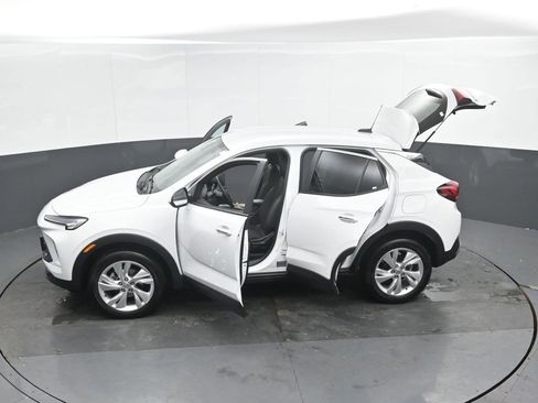 Used 2025 Buick Encore GX Preferred AWD/4WD image 48
